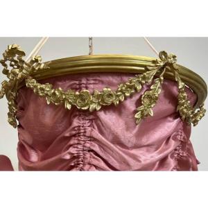 Ciel de lit à la polonaise , guirlandes de fleurs , bronze style Louis XVI, BALDAQUIN ou Canton