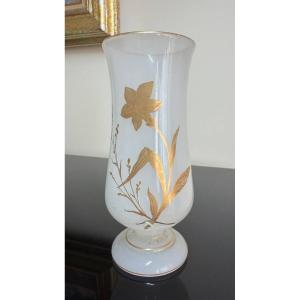 Petit vase en opaline, Baccarat, XIXe siècle
