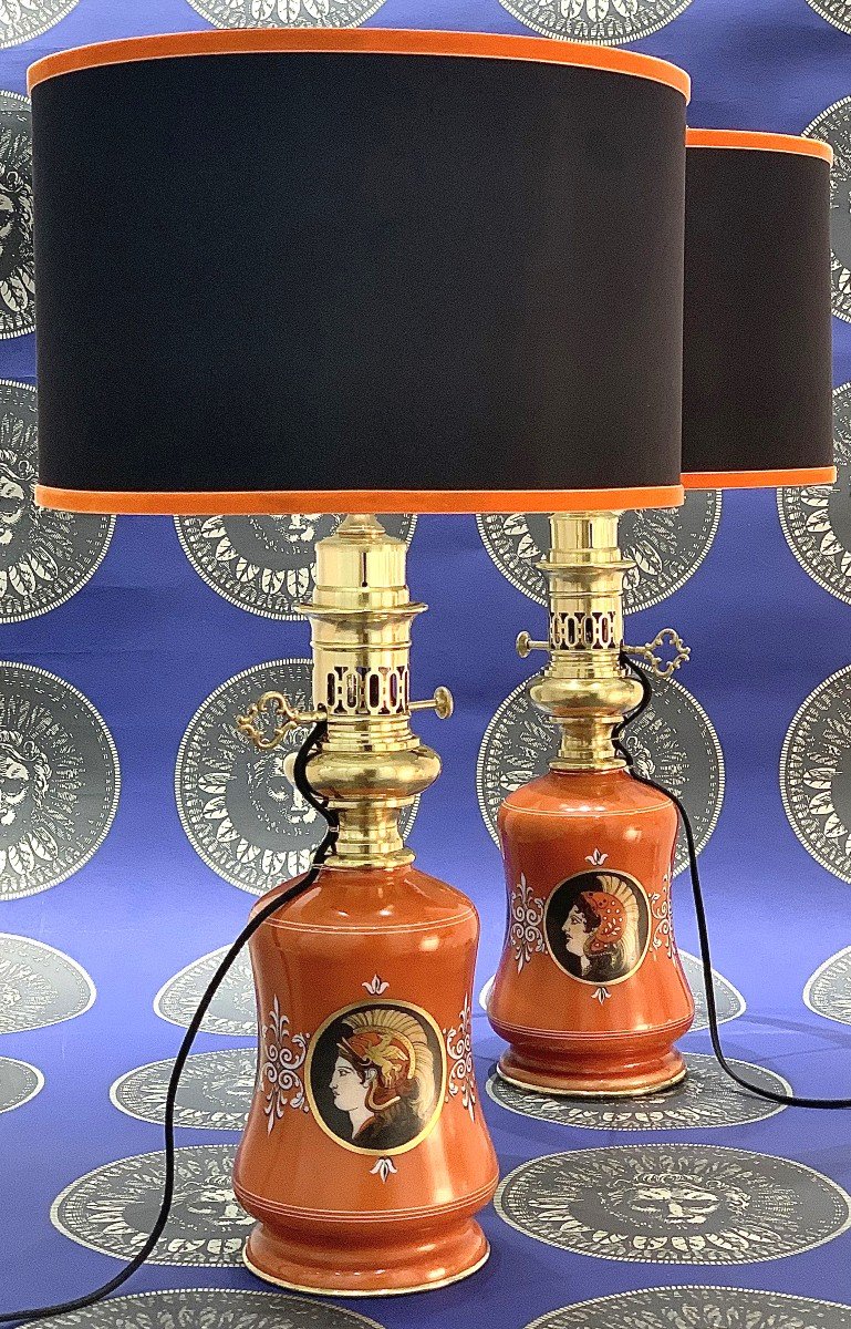 Paire De Lampes En Porcelaine Ocre Rouge 'pompéien' Aux Profils à l' Antique Epoque XIXème