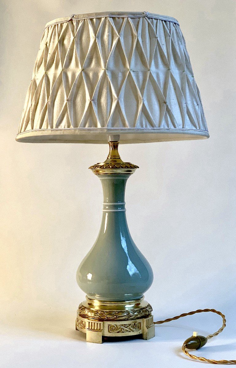 LAMPE EN PORCELAINE CELADON XIXème Siècle