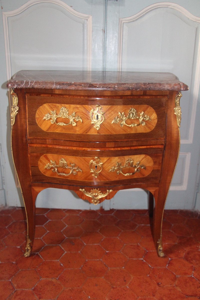 Commode d'entre-deux, estampillée J.B DETROULLEAU, Maître en 1767,XVIIIe.