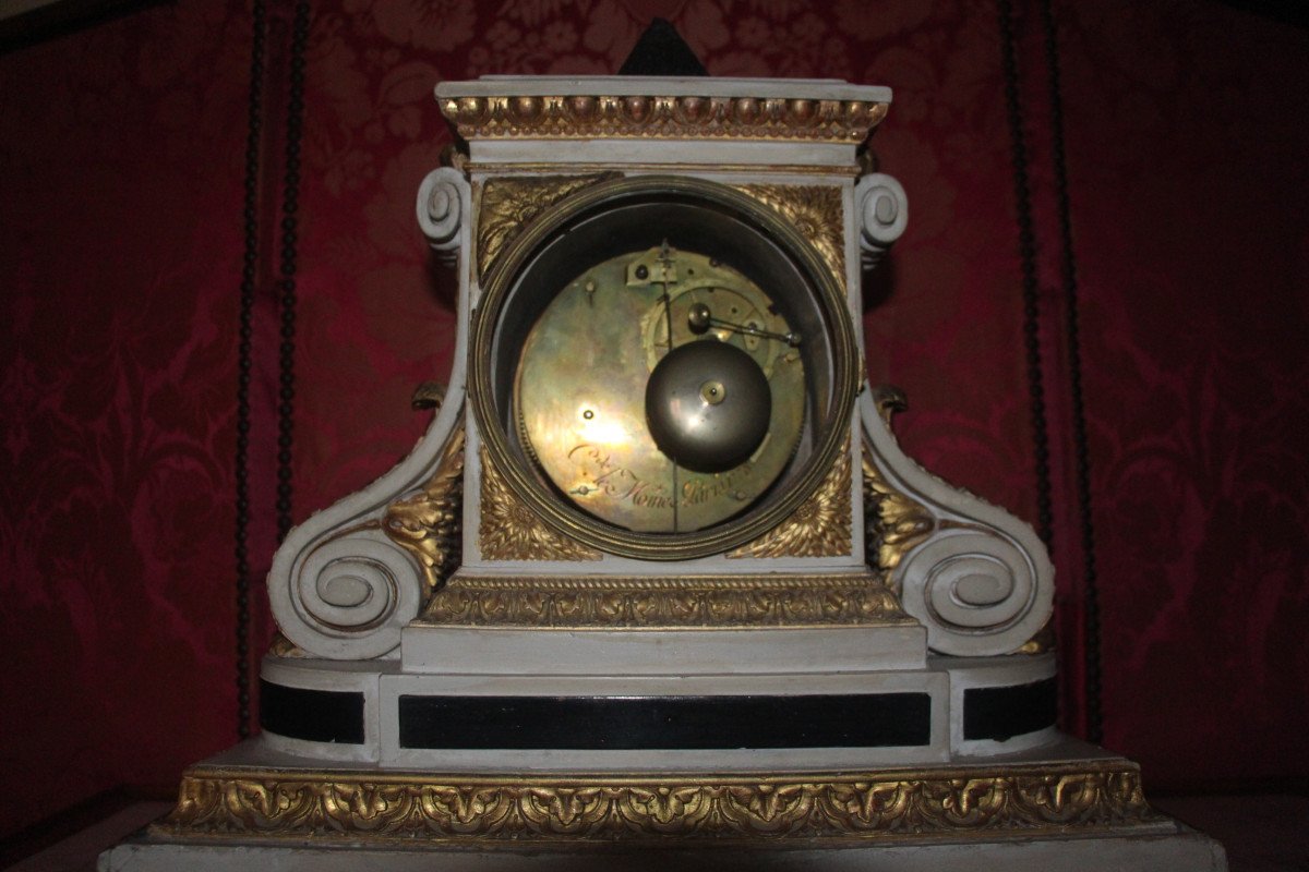 Pendule en bois sculpté laqué et doré de C. de LeMoine, Paris 1778, XVIIIe siècle.-photo-4