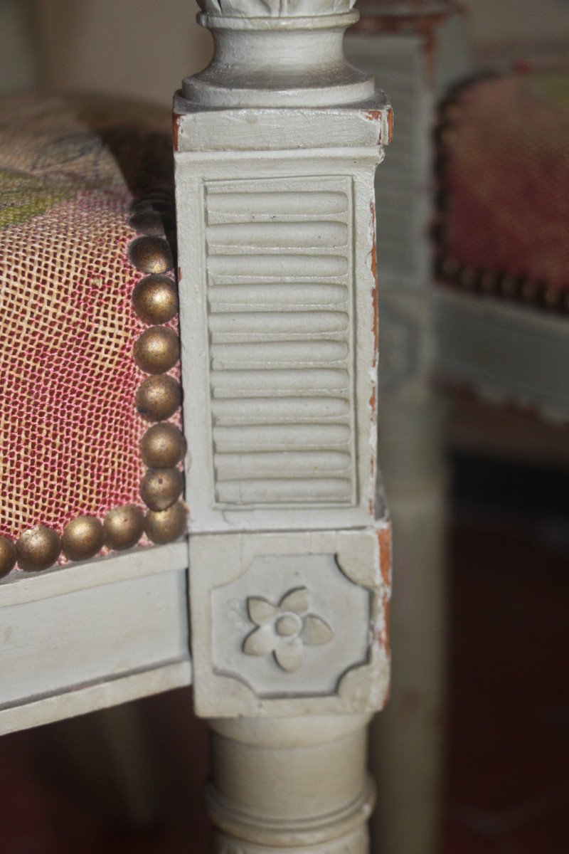 Suite de trois fauteuils laqués gris perle, époque du Directoire, fin XVIIIe.-photo-2