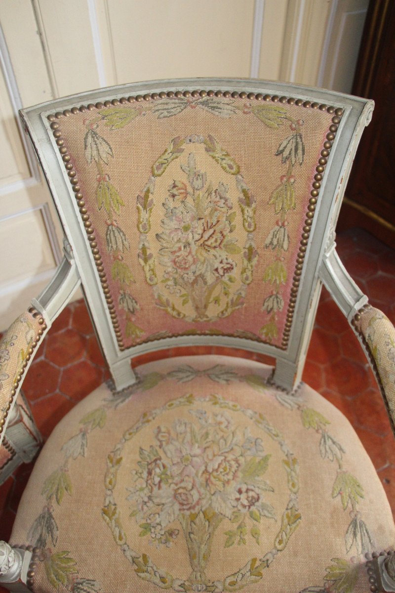 Suite de trois fauteuils laqués gris perle, époque du Directoire, fin XVIIIe.-photo-7