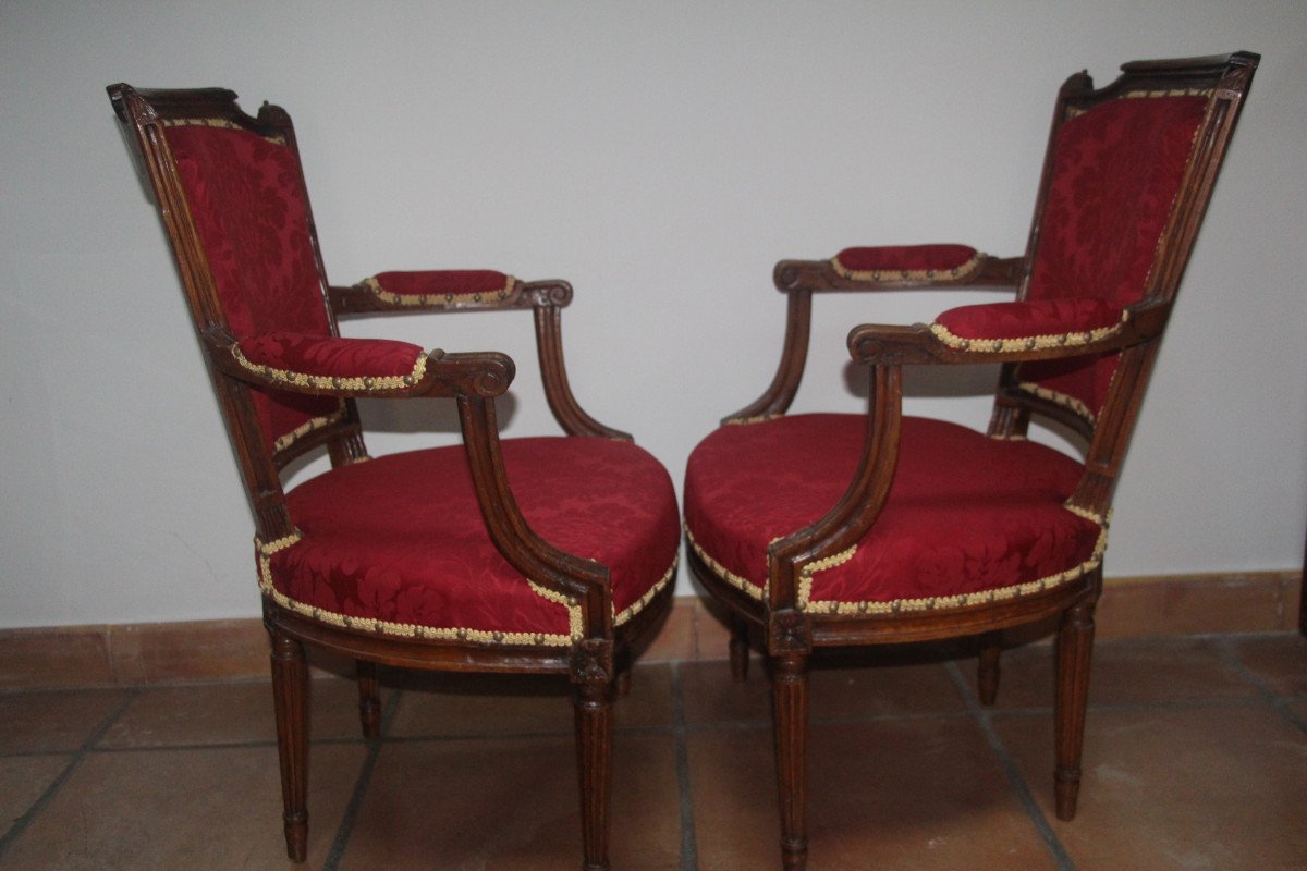 Paire de fauteuils à chapeau de gendarme, époque Louis XVI, XVIIIe.-photo-3