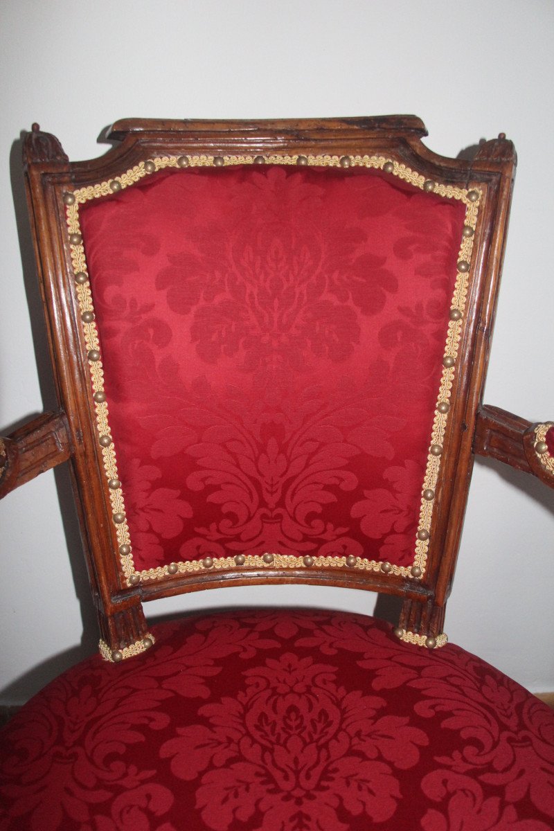 Paire de fauteuils à chapeau de gendarme, époque Louis XVI, XVIIIe.-photo-1