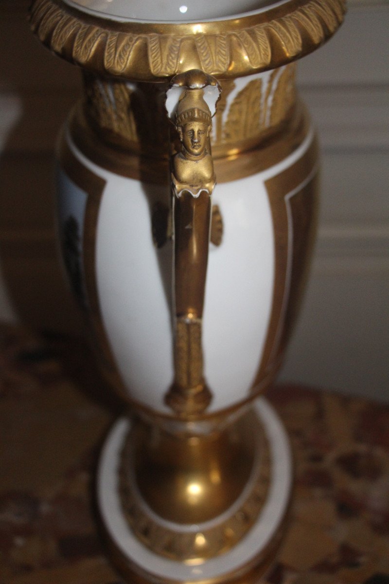 Porcelain Vase From The Manufacture De Paris, With The Bourbon Coat Of Arms, Signed Roche, 19th Century.-photo-2