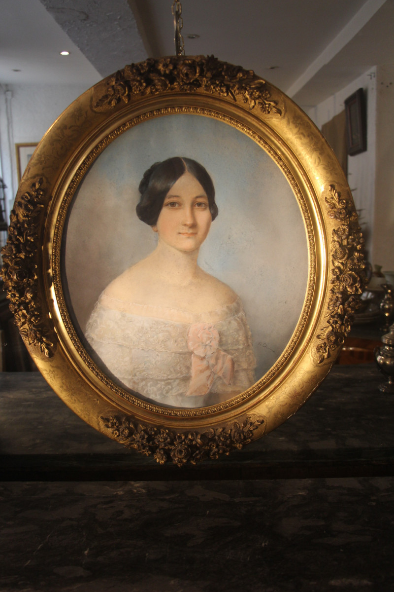 Pastel, portrait de dame de qualité, époque Restauration signé R. Denné
