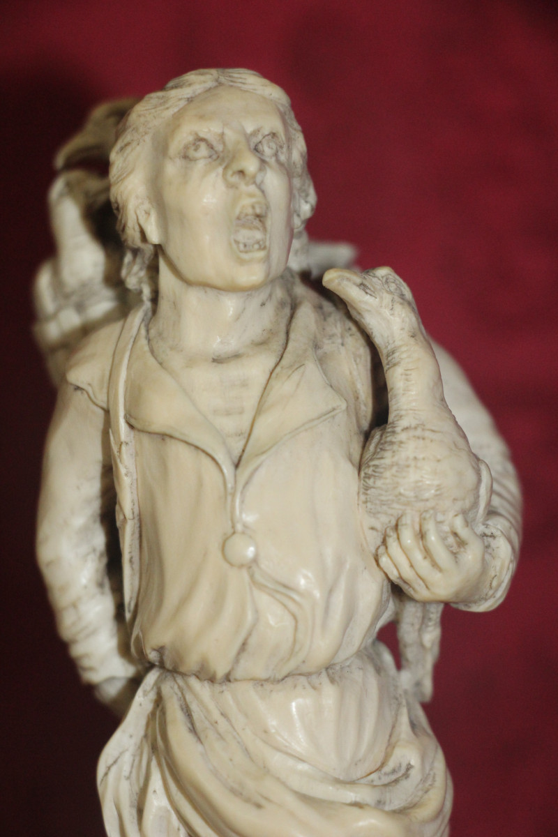 Le vendeur d'oies en ivoire d'origine flamande, du XVIIIe siècle.-photo-8