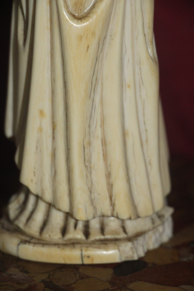 Moine en ivoire, sculpture en ronde-bosse, Allemagne XVIIe siècle.-photo-2