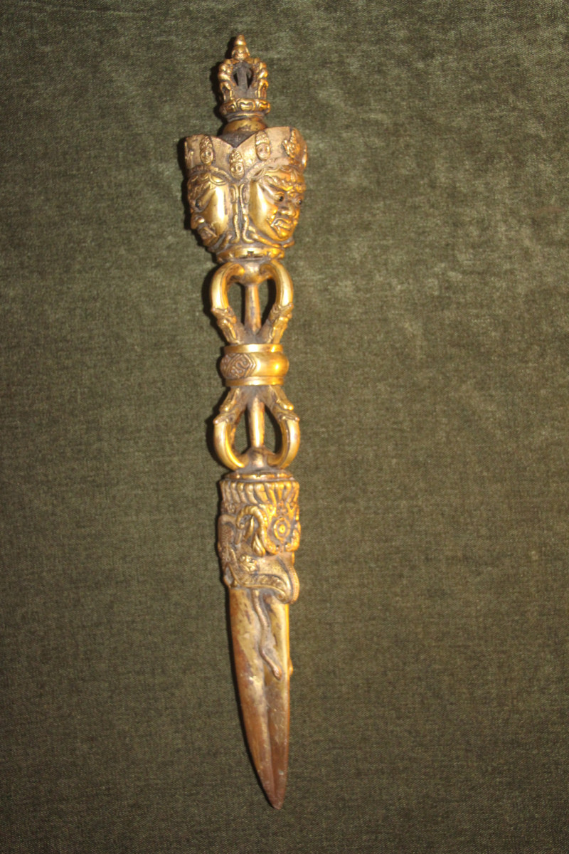 Ritual Dagger Called Phurbu Dating From The 19th Century - Tibet, Gilded Bronze.
