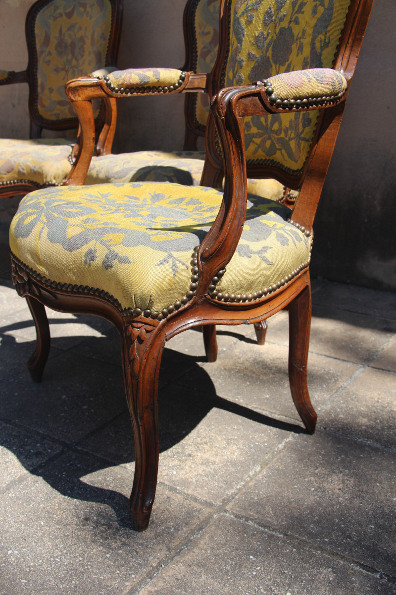Suite de quatre fauteuils cabriolets, époque Louis XV, XVIIIe , estampillés  PILLOT. Nîmes.-photo-1