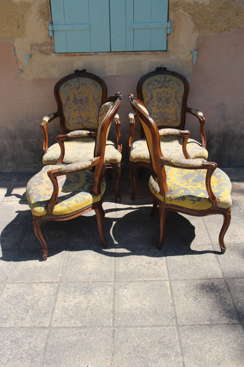 Suite de quatre fauteuils cabriolets, époque Louis XV, XVIIIe , estampillés  PILLOT. Nîmes.-photo-3