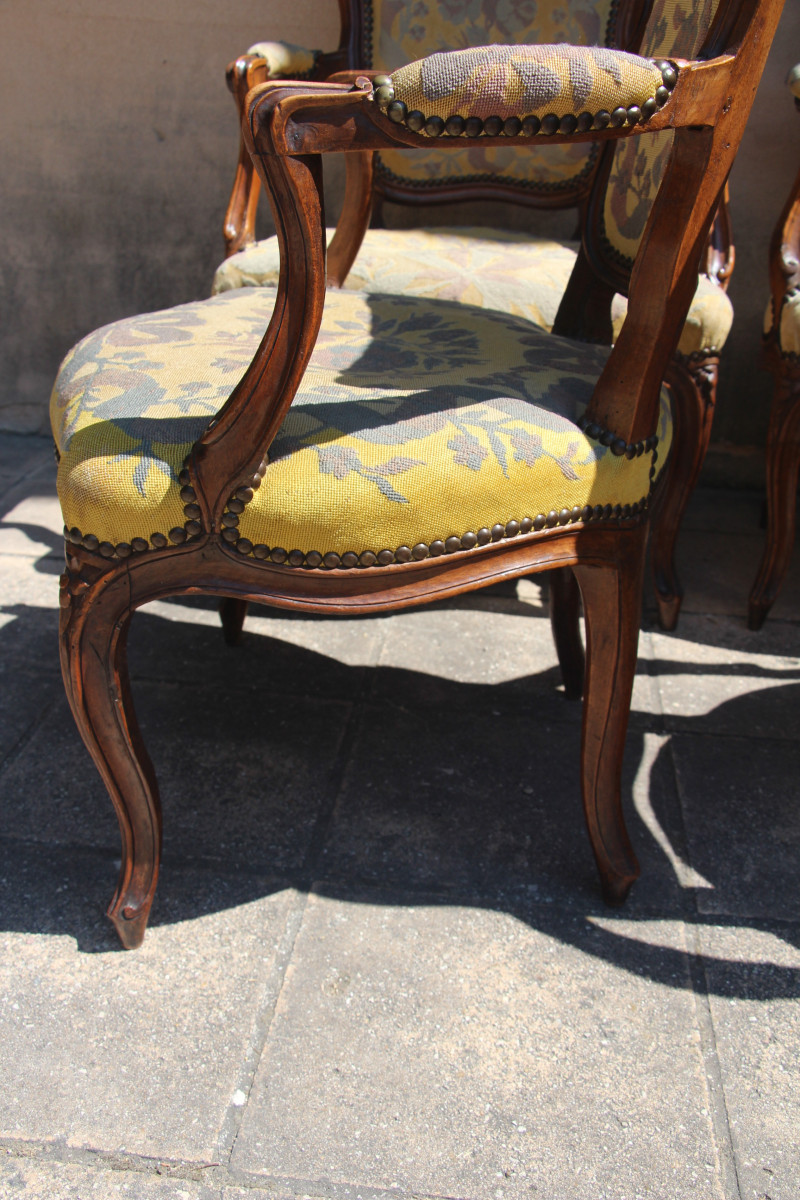 Suite de quatre fauteuils cabriolets, époque Louis XV, XVIIIe , estampillés  PILLOT. Nîmes.-photo-4