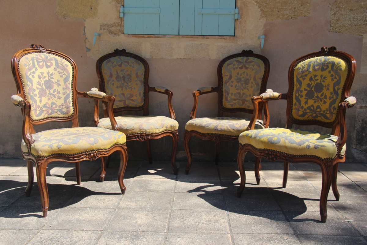 Suite de quatre fauteuils cabriolets, époque Louis XV, XVIIIe , estampillés  PILLOT. Nîmes.-photo-6