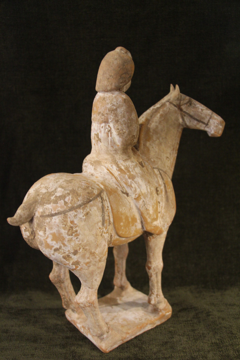 Cavalière sur son cheval en terre cuite, Dynastie Tang 618-906 av J.C, Chine.-photo-3