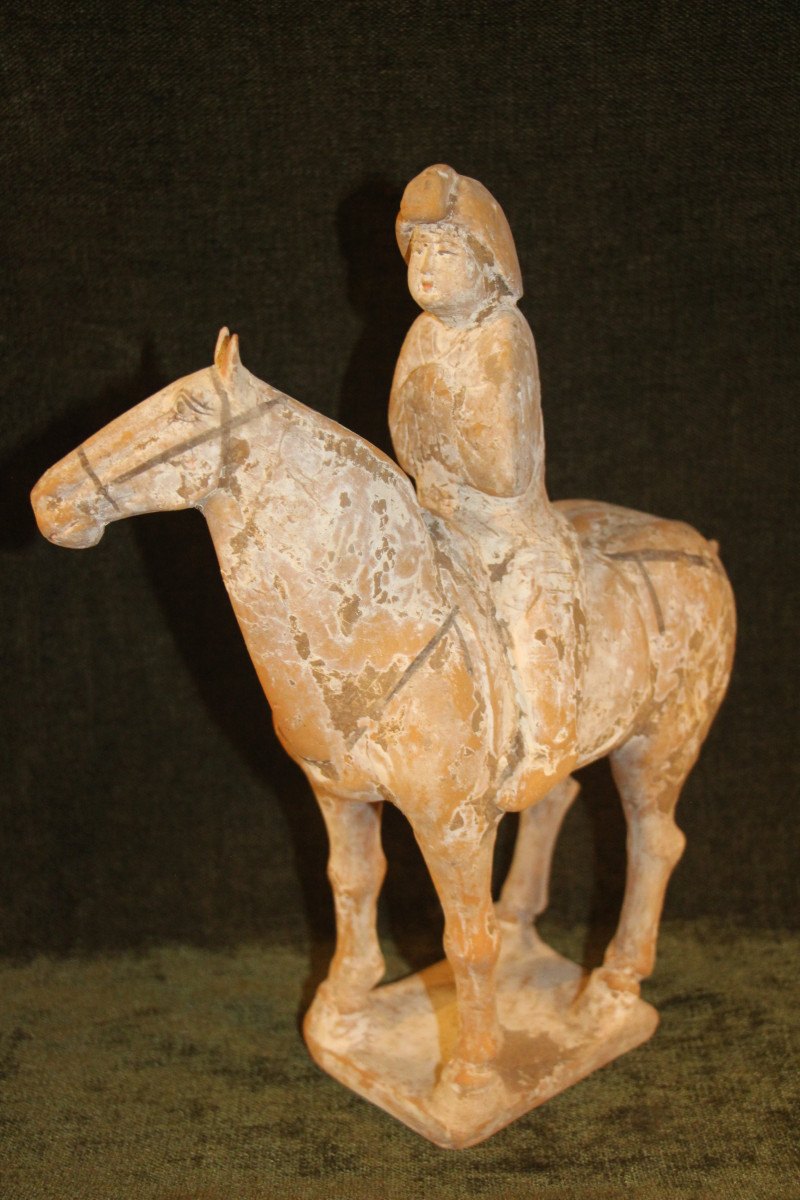 Cavalière sur son cheval en terre cuite, Dynastie Tang 618-906 av J.C, Chine.-photo-7