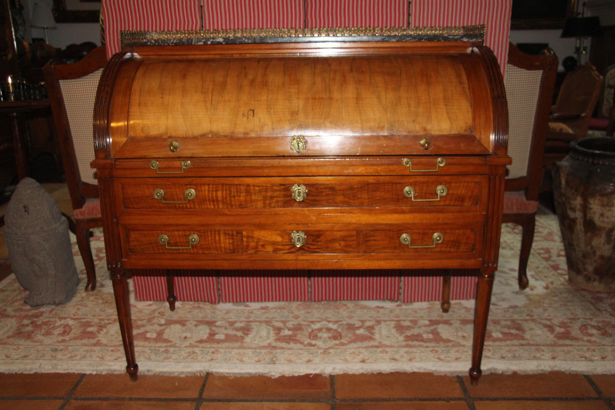 Cylinder Desk In Blond Mahogany, Parisian Work, Louis XVI Period, 18th Century.