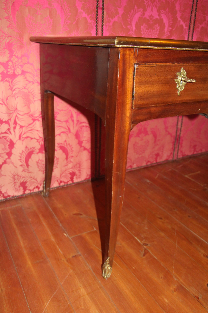 Bureau plat en bois de satiné, époque Louis XV, XVIIIe siècle.-photo-4