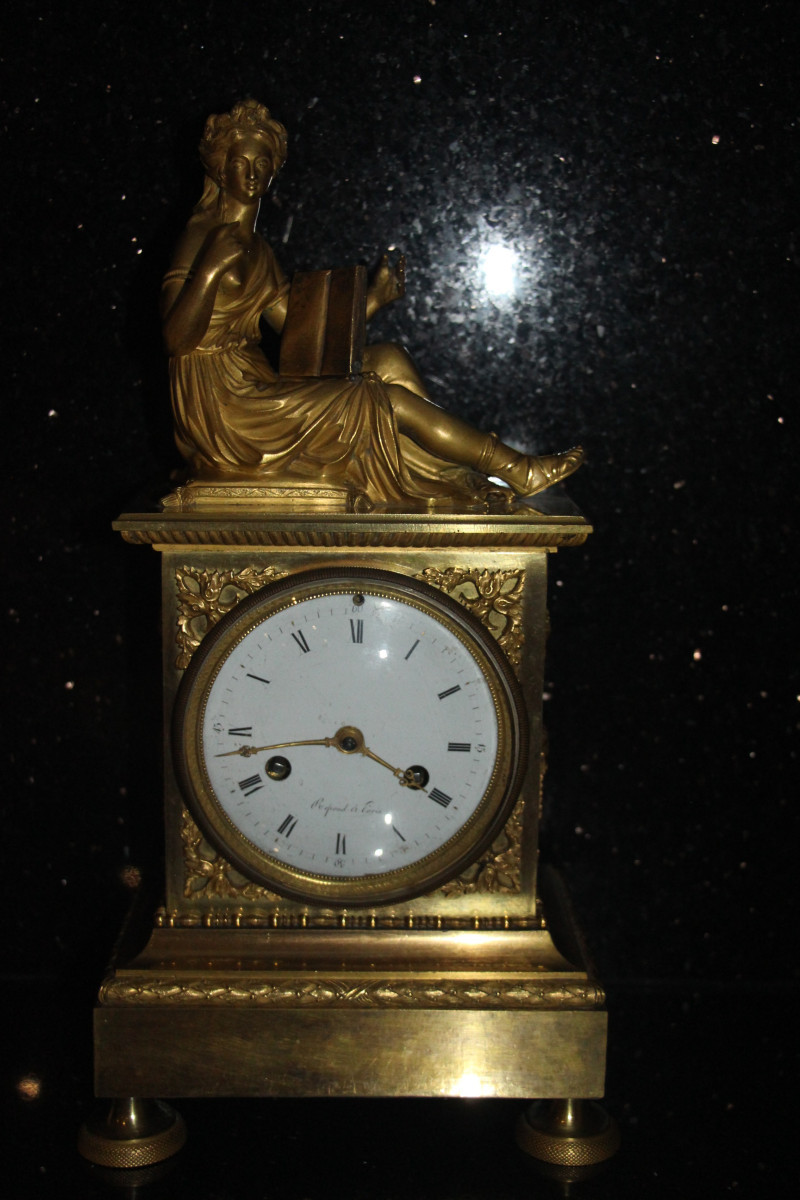 Allégorie de la poésie, pendule en bronze doré d'époque Empire, 1805, XIXe siècle.