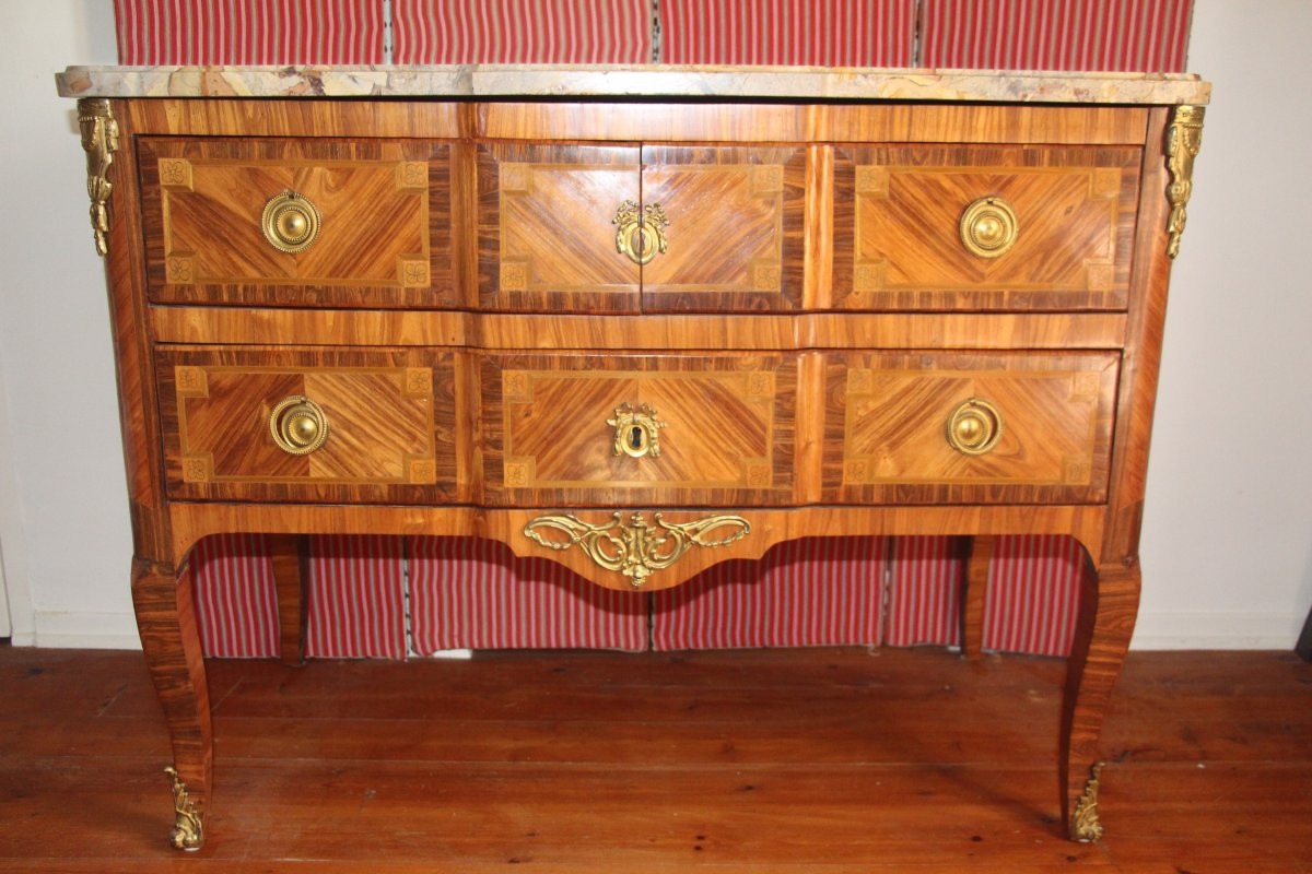 Transitional Period Commode With Projecting Front, 18th Century.-photo-3