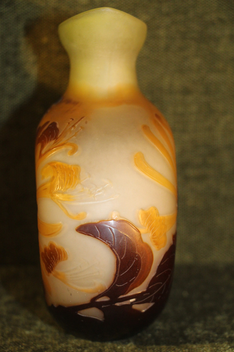 Emile Gallé (1846-1904) - Vase gourde à décor de fleurs de lys sauvages.-photo-2