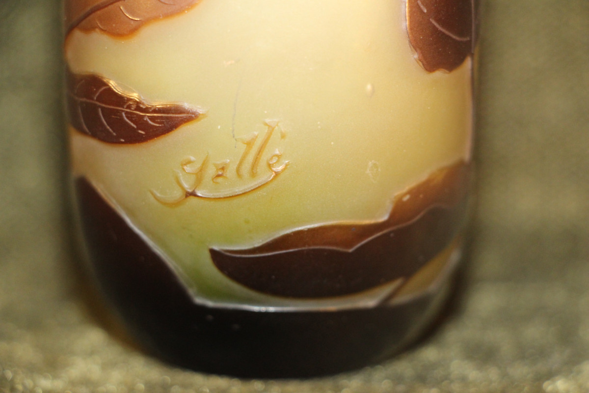 Emile Gallé (1846-1904) - Vase gourde à décor de fleurs de lys sauvages.-photo-1