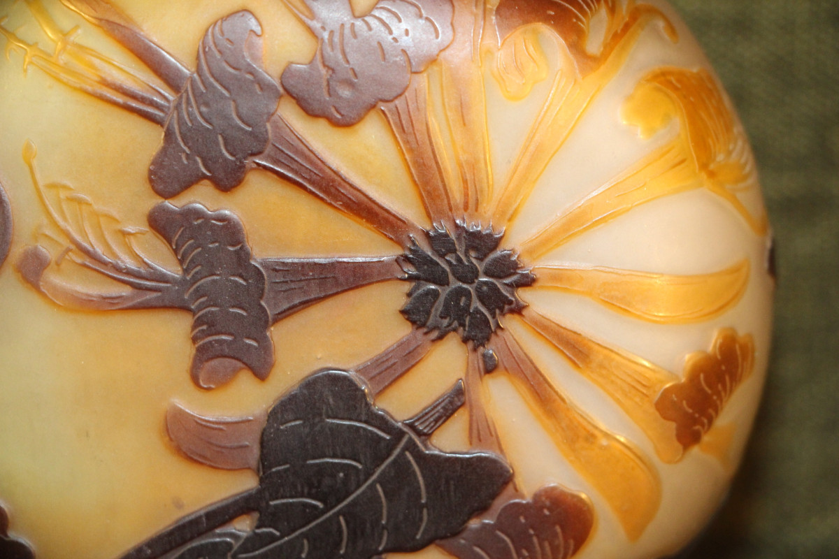 Emile Gallé (1846-1904) - Vase gourde à décor de fleurs de lys sauvages.-photo-2