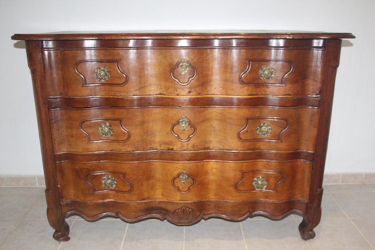 Commode arbalète, époque Louis XV, XVIIIe siècle d'origine provençale.