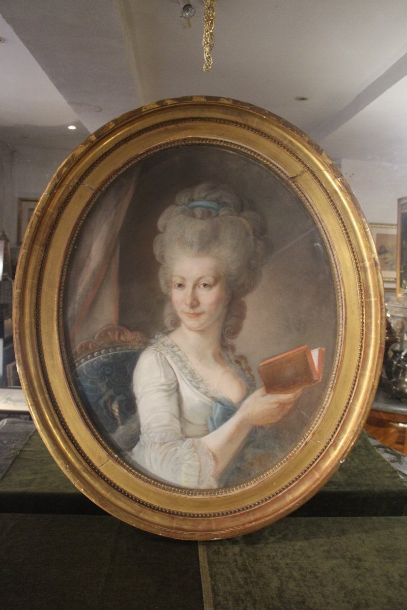 Dame de qualité au livre, pastel d'époque Louis XVI, XVIIIe siècle.