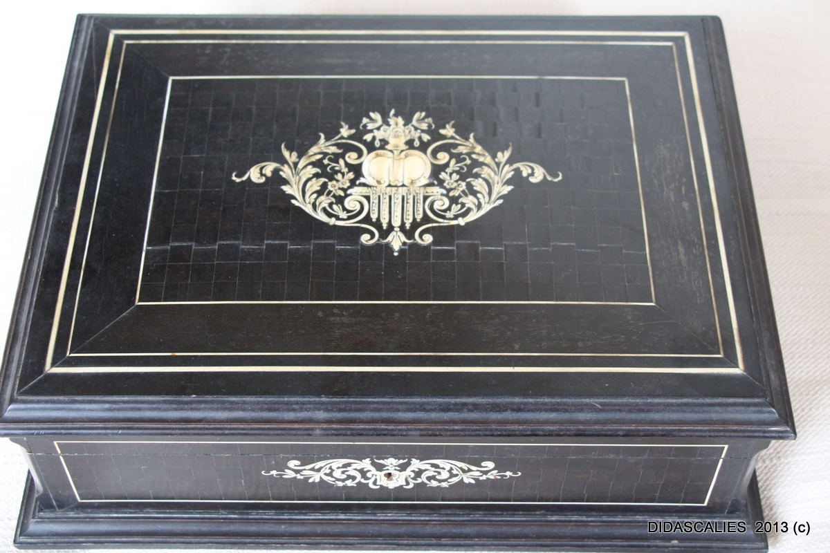 Coffret à bijoux en ébène et ivoire, époque Naoléon III