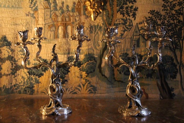 Importante paire de candélabres en bronze argenté, de style rocaille, vers 1840, XIXe siècle.-photo-8