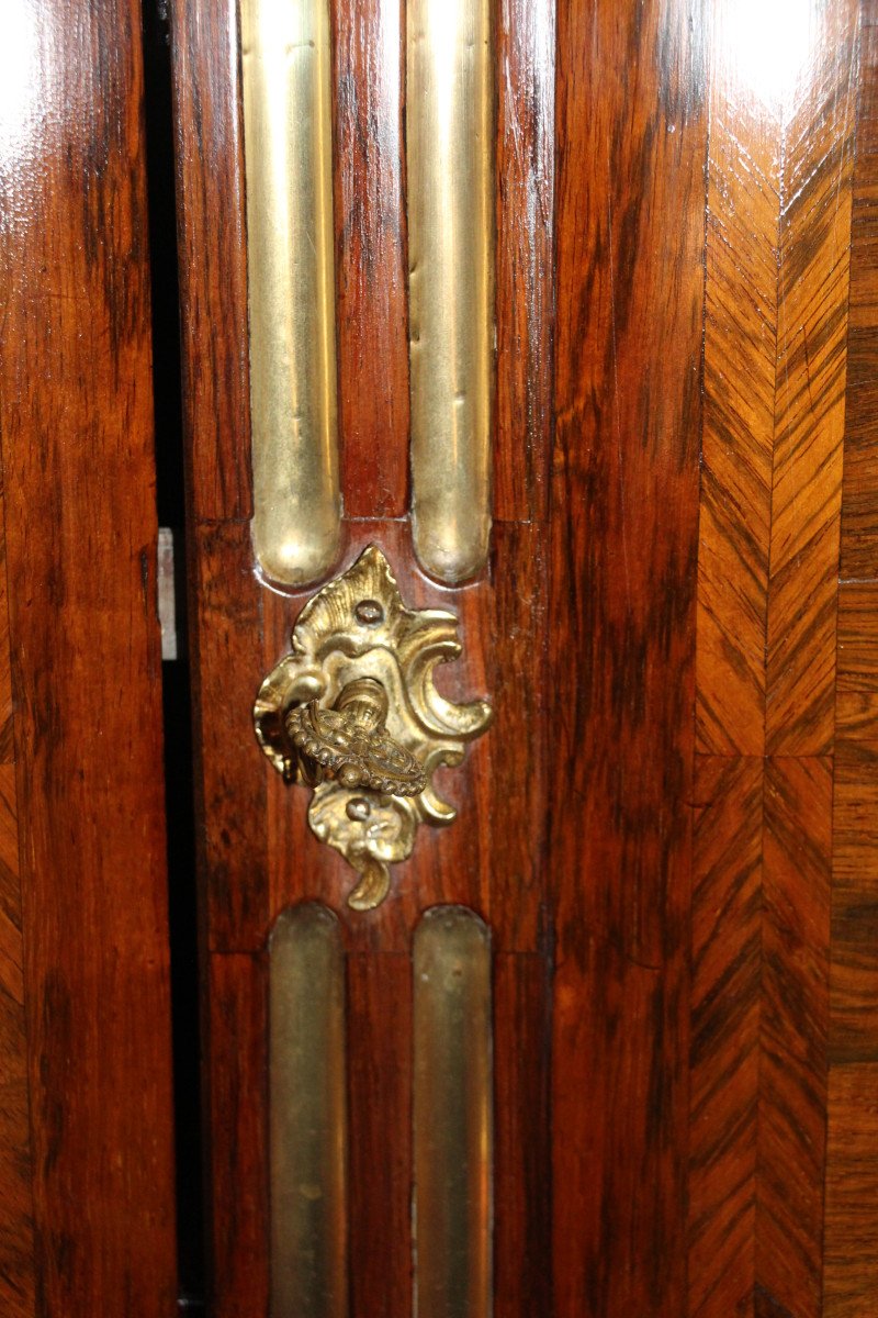 Encoignure d'époque Régence en bois d'amarante et satiné, début du XVIIIe siècle.-photo-4