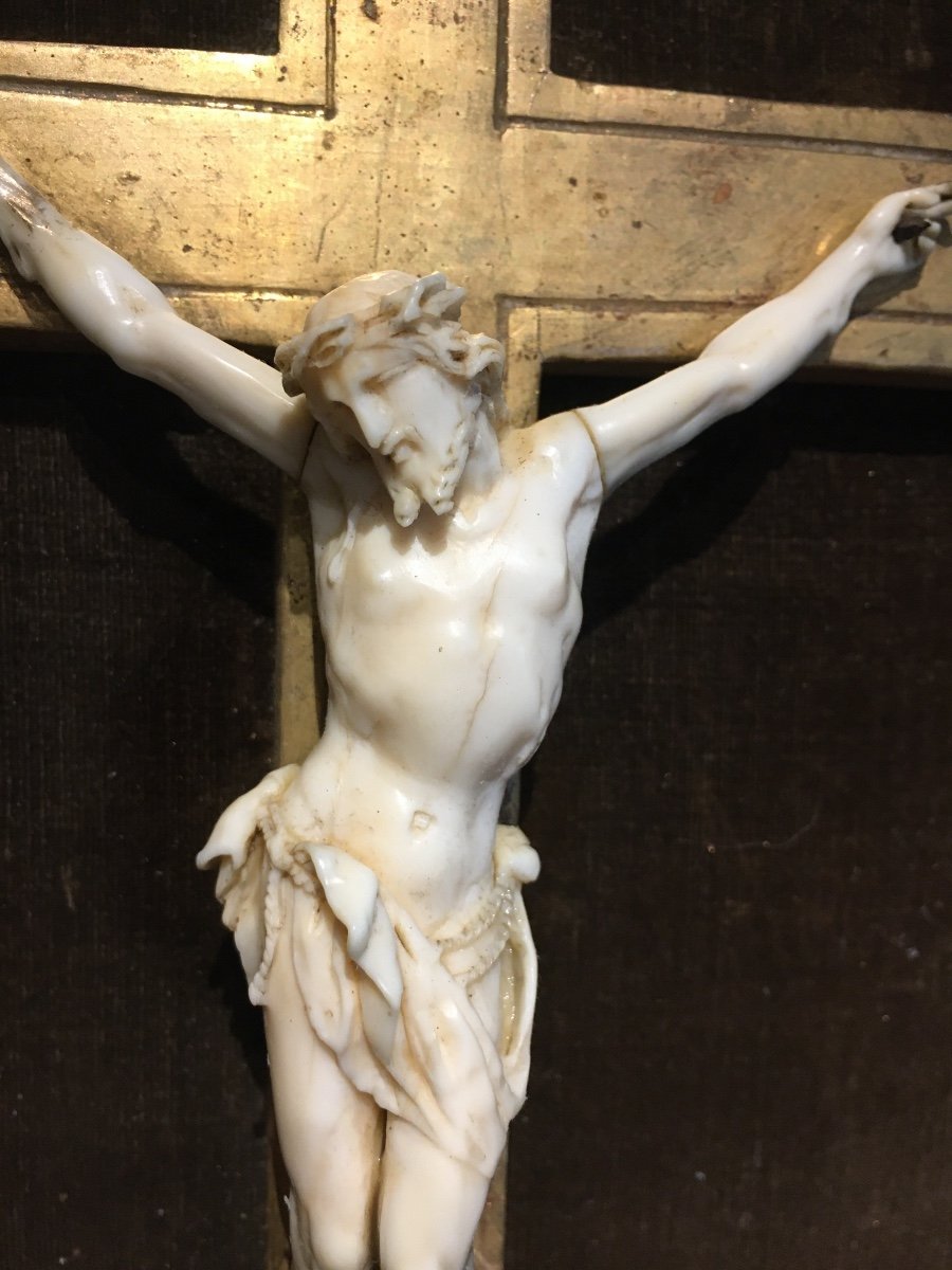 Christ In Ivory In Its Frame-photo-3