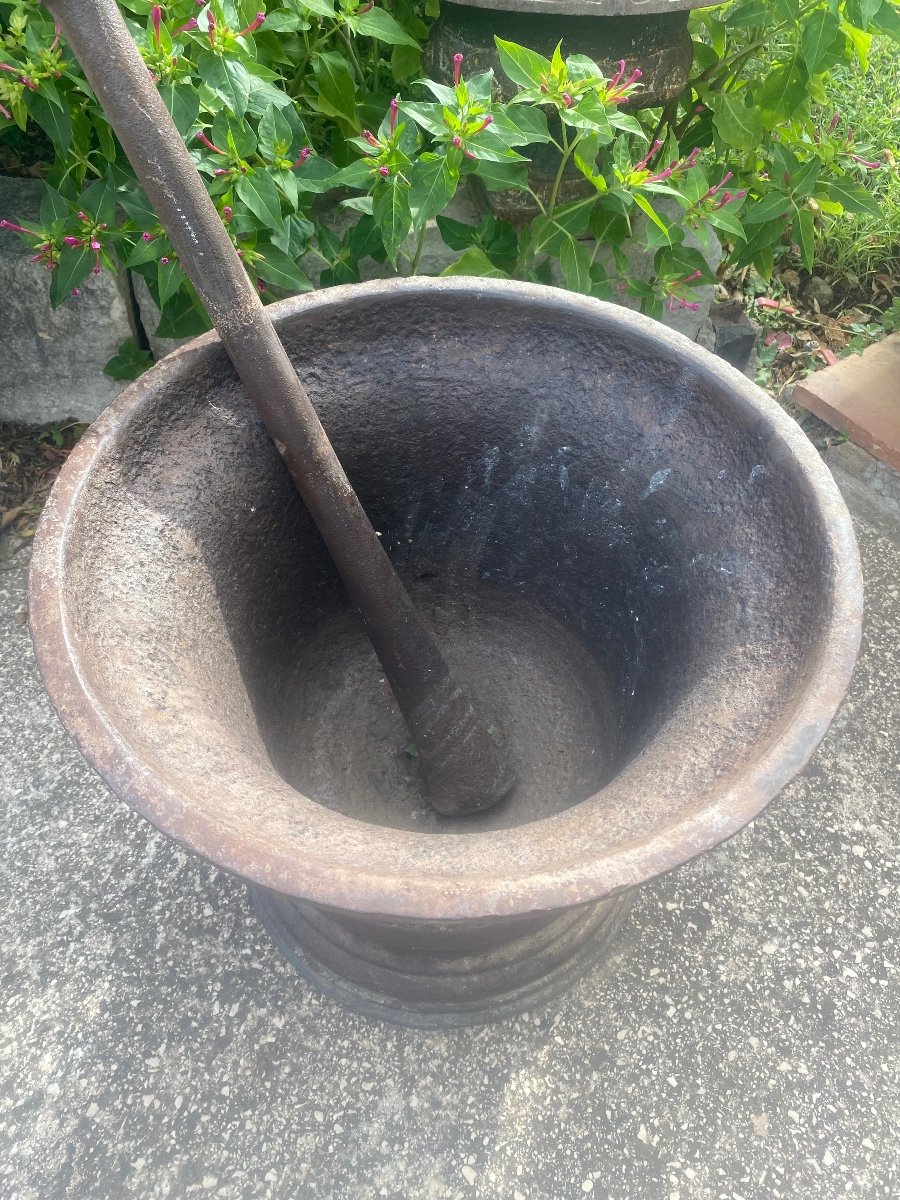 Very Large 17th Century Cast Iron Mortar And Pestle-photo-2