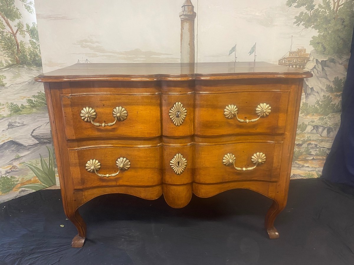 18th Century Provencal Crossbow Sauteuse Chest Of Drawers In Blond Walnut