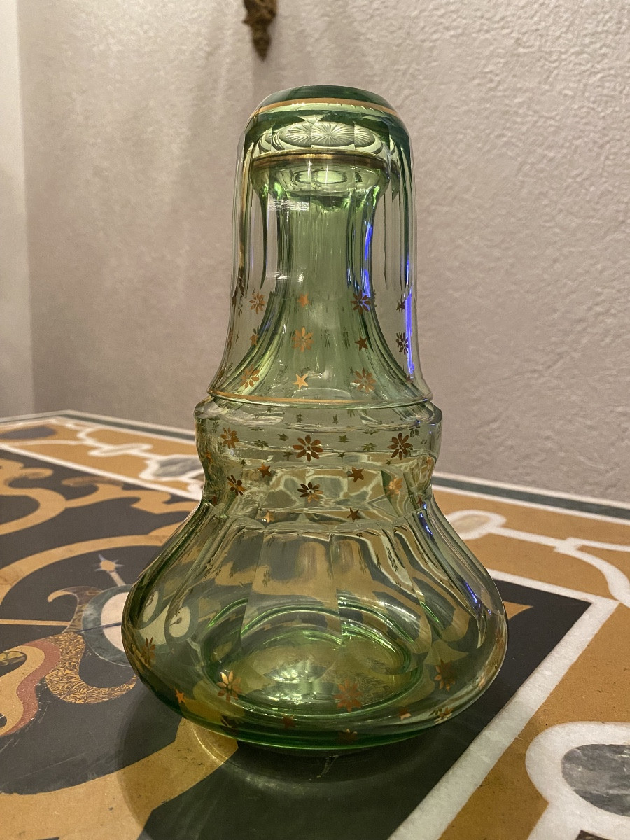 Un service de nuit en cristal émaillé 