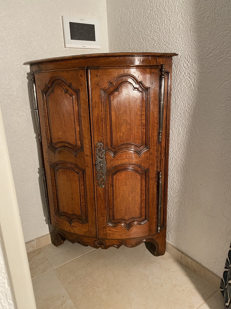 Encoignure provençale en noyer époque  18eme 