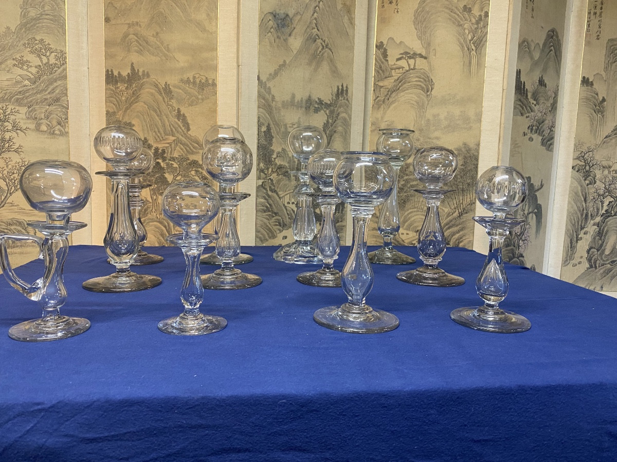 Une collection de lampes à huile provençale 