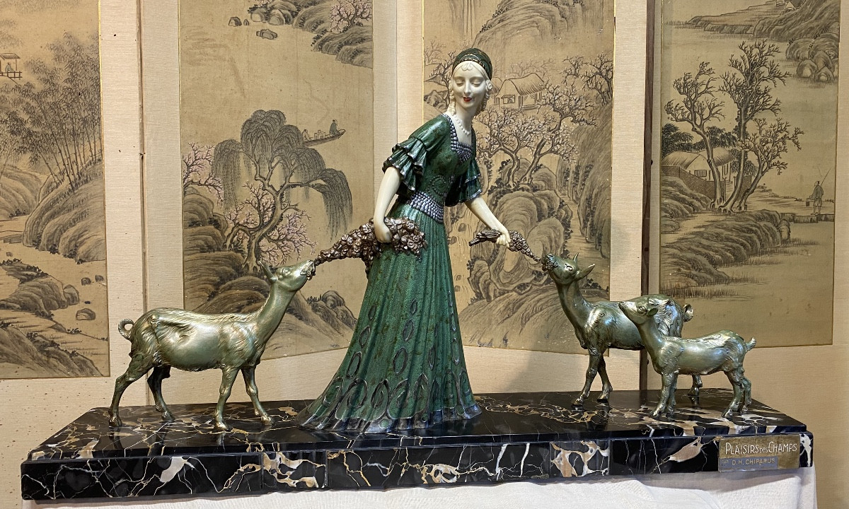 Elegant With Goats And Kid-photo-4