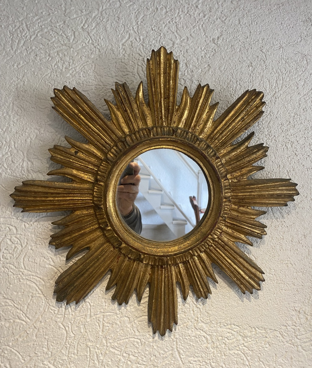 Un miroir soleil en bois doré -photo-3