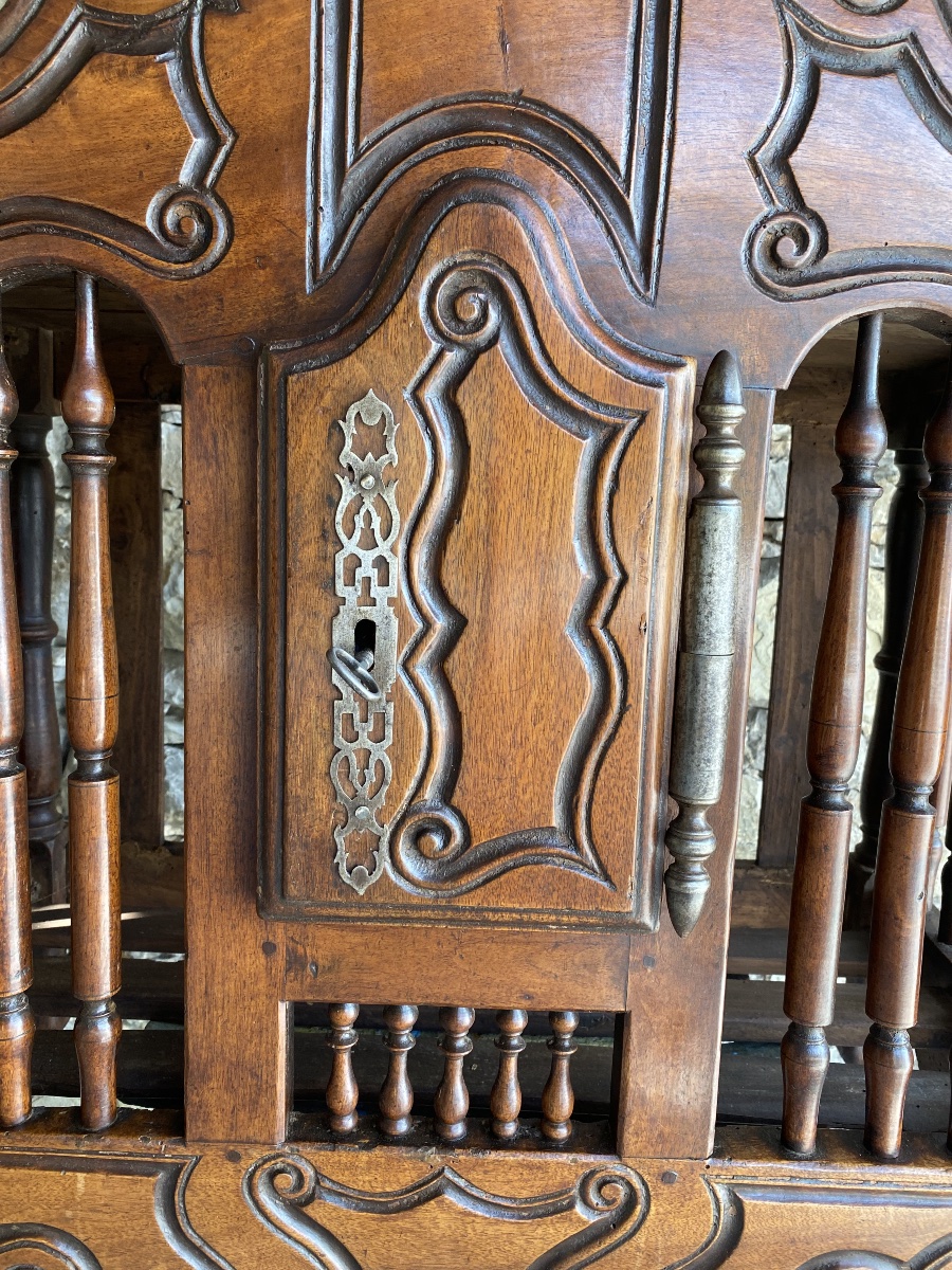 18th-century Provençal Bread Bin Made Of Walnut -photo-2