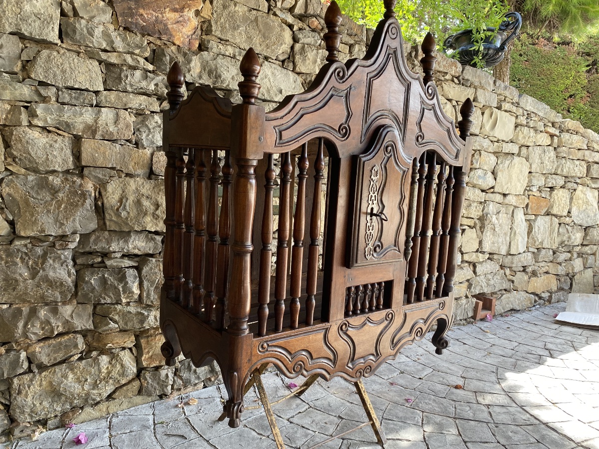 18th-century Provençal Bread Bin Made Of Walnut -photo-4