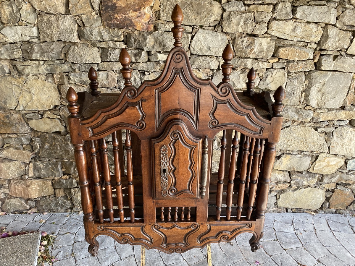18th-century Provençal Bread Bin Made Of Walnut -photo-1