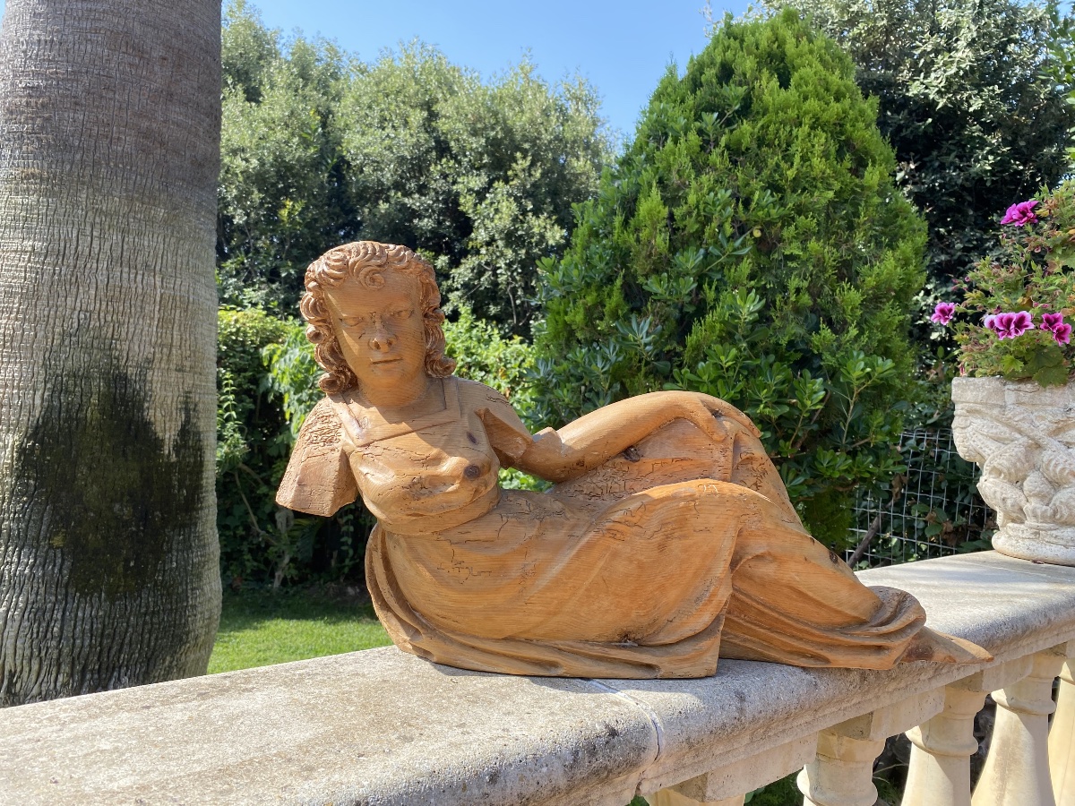 18th-century Wooden Sculpture Of A Reclining Woman 