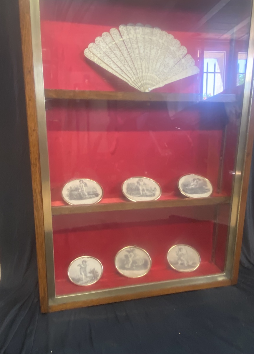 Wall-mounted Or Freestanding Display Case For A Collection -photo-4