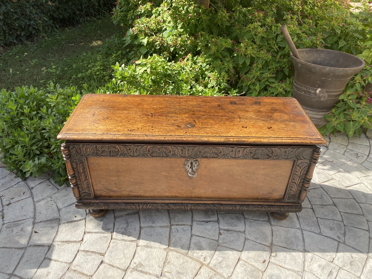 Small 17th-century Provençal Wedding Chest Made Of Walnut -photo-2