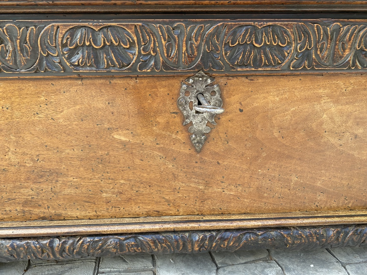 Small 17th-century Provençal Wedding Chest Made Of Walnut -photo-4