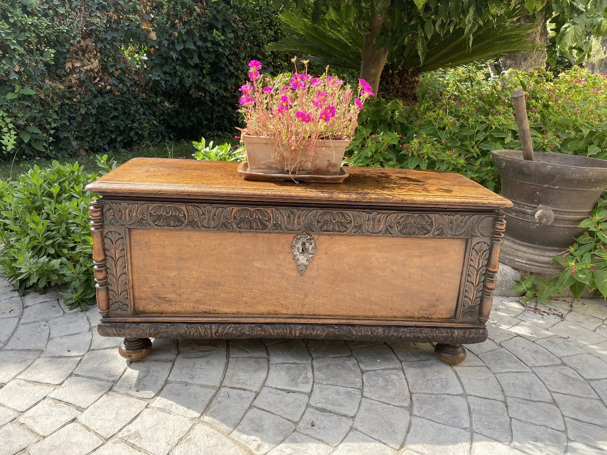 Small 17th-century Provençal Wedding Chest Made Of Walnut -photo-5