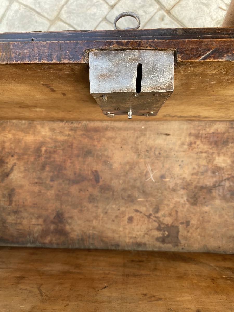 Small 17th-century Provençal Wedding Chest Made Of Walnut -photo-6